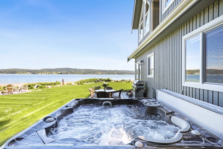 Pearl Point Beach House - Union Bay, Canada