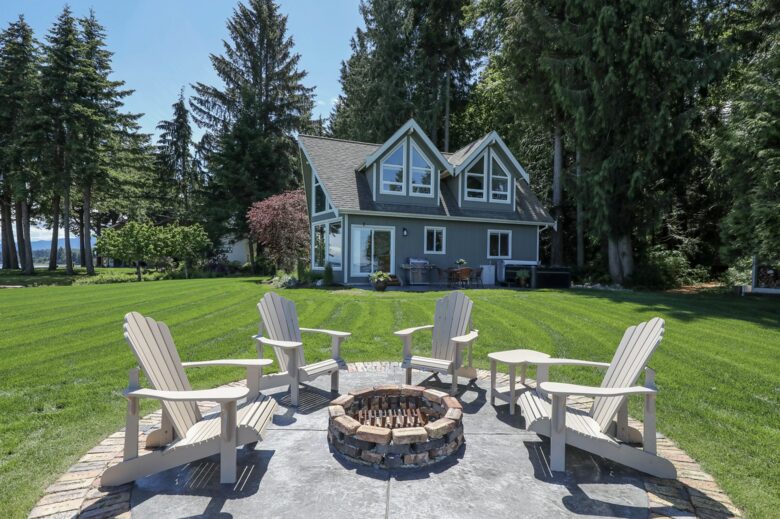 Pearl Point Beach House - Union Bay, Canada