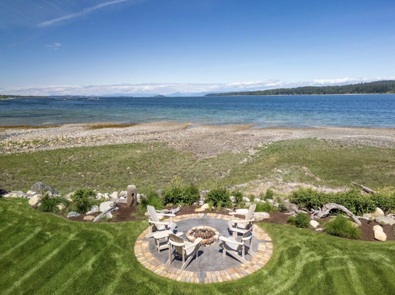 Pearl Point Beach House - Union Bay, Canada
