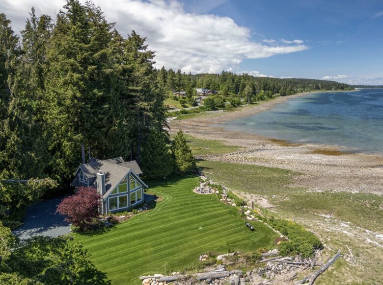 Pearl Point Beach House - Union Bay, Canada