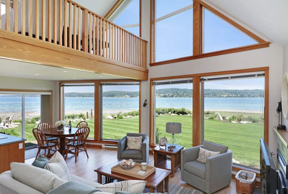 Pearl Point Beach House - Union Bay, Canada