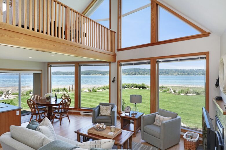 Pearl Point Beach House - Union Bay, Canada