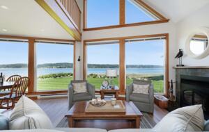 Pearl Point Beach House - Union Bay, Canada