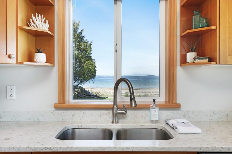 Pearl Point Beach House - Union Bay, Canada