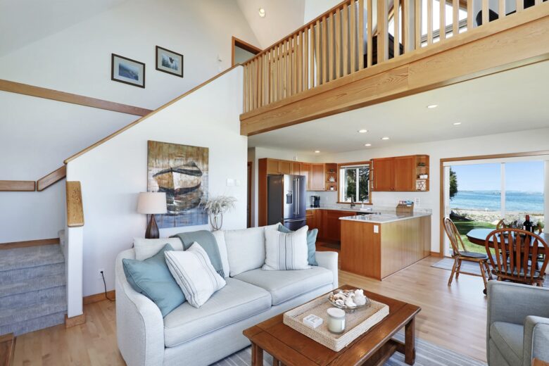 Pearl Point Beach House - Union Bay, Canada