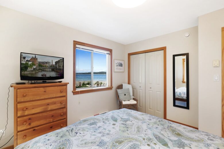 Pearl Point Beach House - Union Bay, Canada