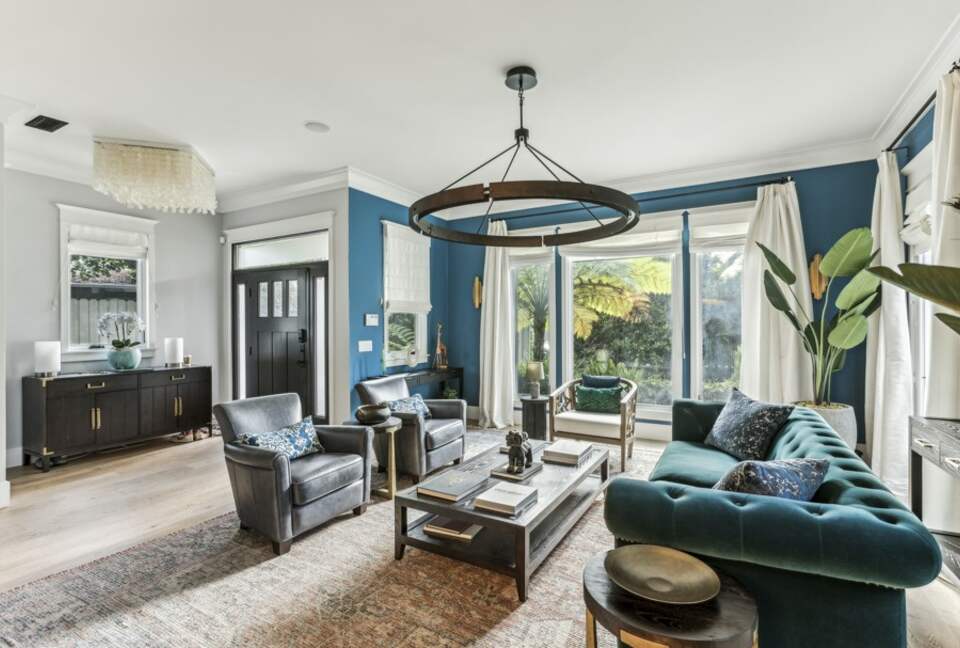 Tranquil Hollywood Retreat Near LA’s Iconic Attractions - Los Angeles, California