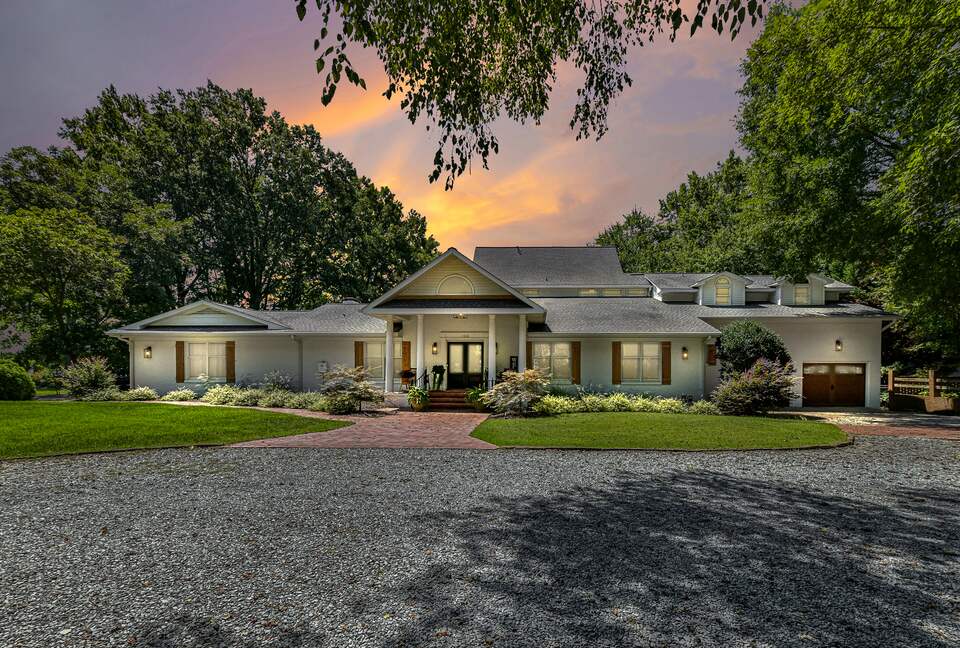 Stunning Lake Norman Waterfront Retreat - Cornelius, North Carolina