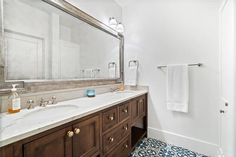 Large Denver Luxe - Denver, Colorado