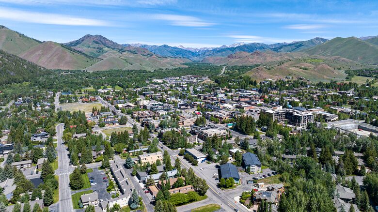 Sun Valley - Ten Minute Stroll To Village Square Shops & Restaurants - Sun Valley, Idaho