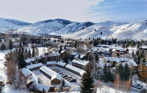 Elkhorn Townhome with Golf Course Views and Resort Amenities - Sun Valley, Idaho
