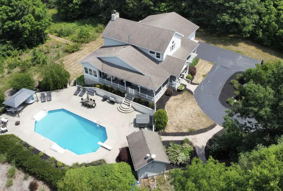 Private Michigan Wooded Getaway - Mears, Michigan