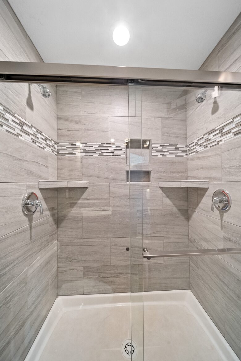Master I Bath