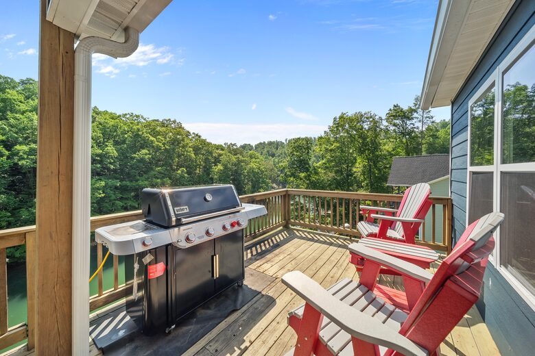Main Deck w/ grill