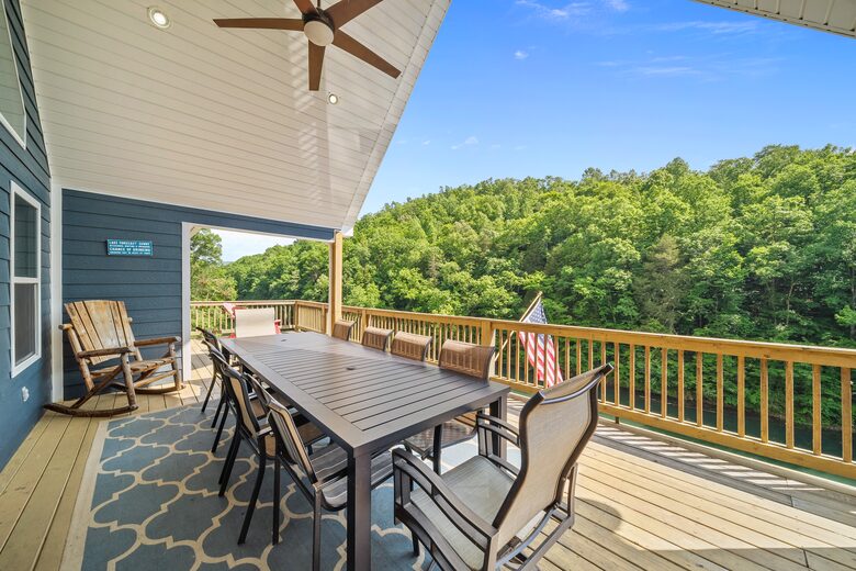 Outdoor Dining on Main Level Deck