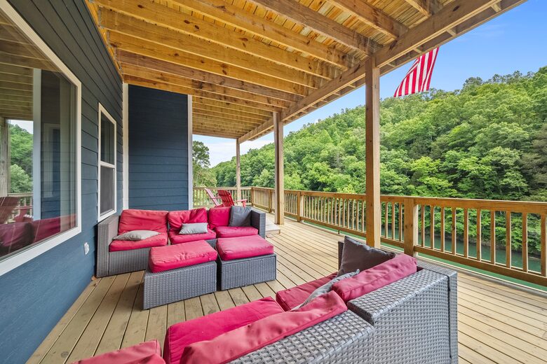 Middle Level Deck
