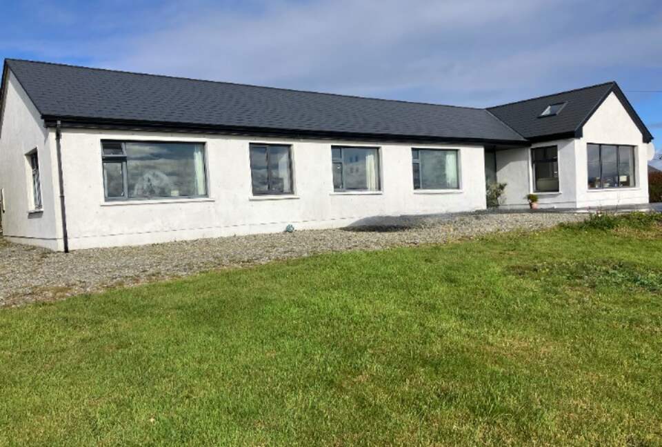 Trá Chaol | Modern Seaside House - Aillebrack, Ballyconneely, Ireland