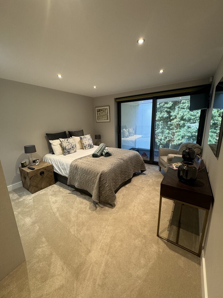 The Penthouse - Canford Cliffs, Poole, United Kingdom