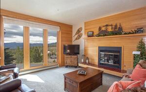 Mountain Retreat with Stunning View - Silverthorne, Colorado