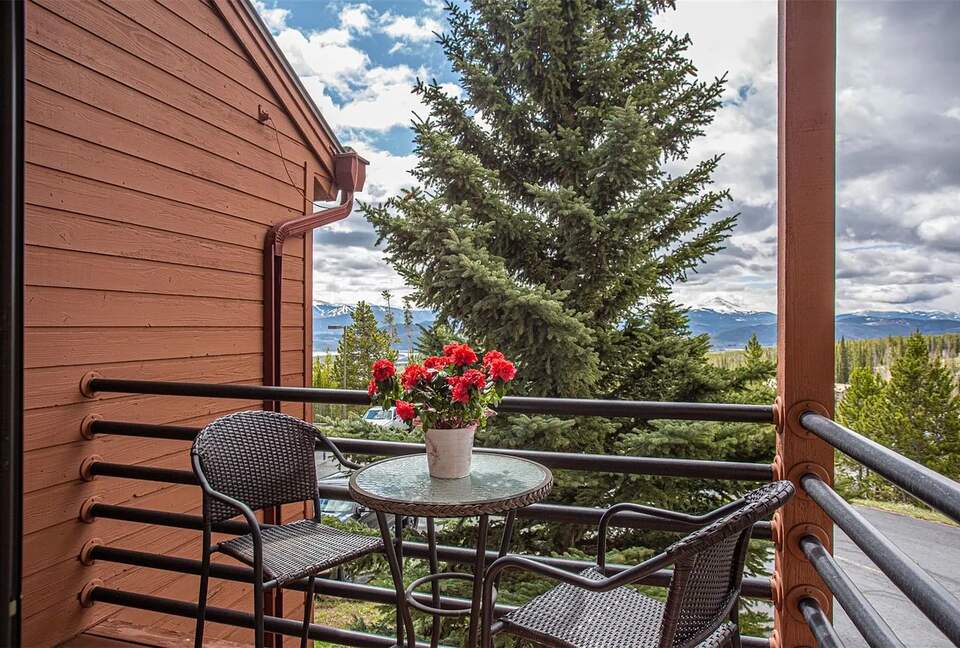 Mountain Retreat with Stunning View - Silverthorne, Colorado
