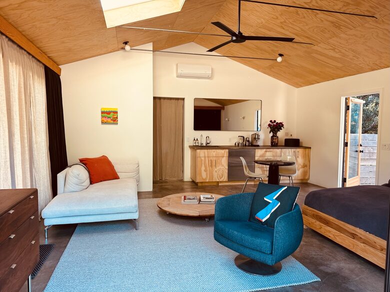Studio Bedroom.. Queen Bed, Wetbar, Chaise + Steam Shower