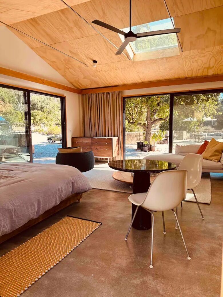 Studio bdrm (Q) attached to house but with private entrance