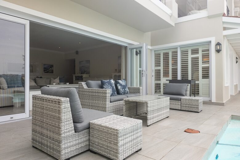 Deck seating area