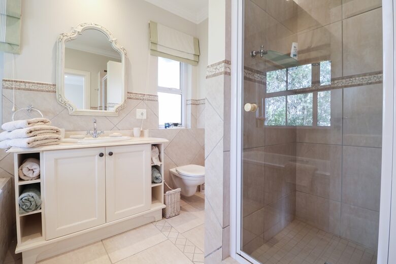 Entry Floor - Guest Bedroom (off Lounge) - En Suite (Bedroom 2)
