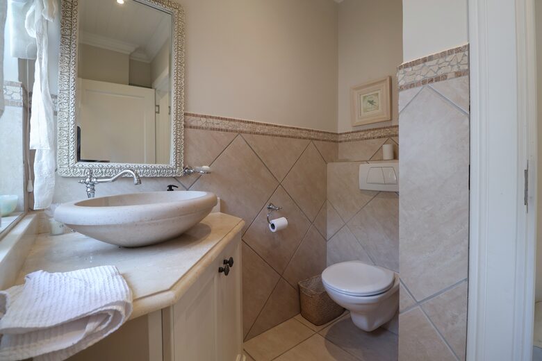 Cloakroom (off Entrance)