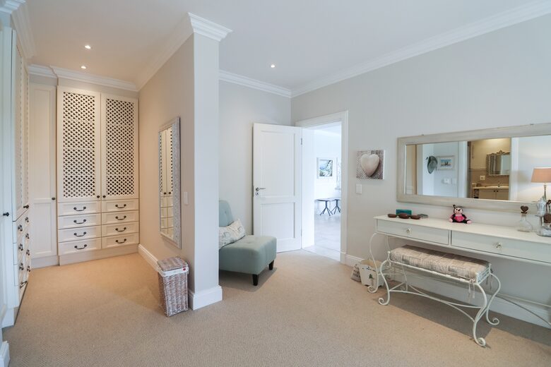 Bedroom 3 - En-Suite - Pool Level