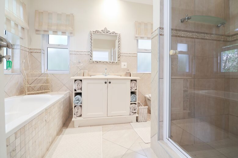 Bedroom 3 - En-Suite - Pool Level