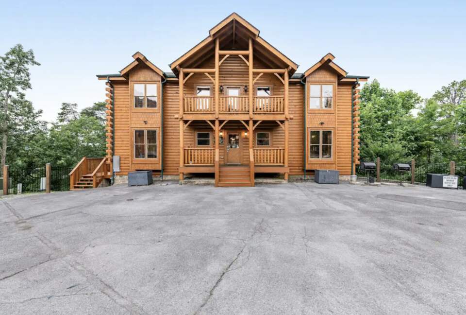 Valhalla Manor - Sevierville, Tennessee