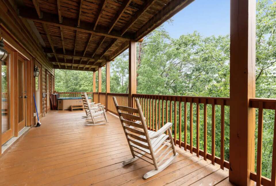 Valhalla Manor - Sevierville, Tennessee