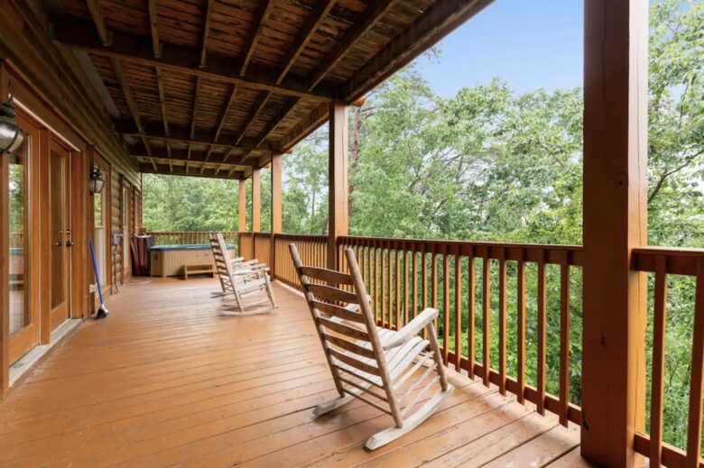 Valhalla Manor - Sevierville, Tennessee