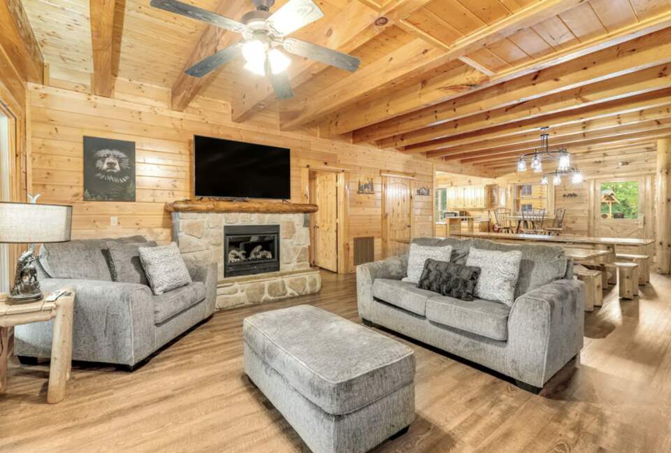 Valhalla Manor - Sevierville, Tennessee