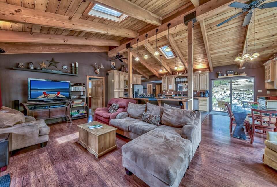 Spacious Lake Tahoe Retreat with Hot Tub & Fire Pit - Stateline, Nevada
