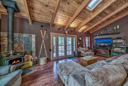 Spacious Lake Tahoe Retreat with Hot Tub & Fire Pit - Stateline, Nevada