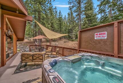 Spacious Lake Tahoe Retreat with Hot Tub & Fire Pit - Stateline, Nevada