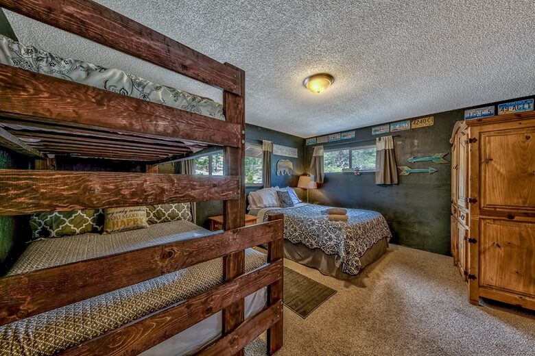 Spacious Lake Tahoe Retreat with Hot Tub & Fire Pit - Stateline, Nevada