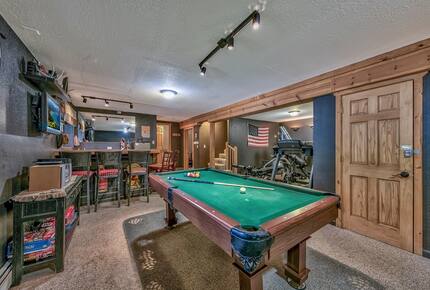 Spacious Lake Tahoe Retreat with Hot Tub & Fire Pit - Stateline, Nevada