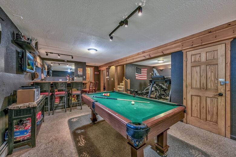 Spacious Lake Tahoe Retreat with Hot Tub & Fire Pit - Stateline, Nevada