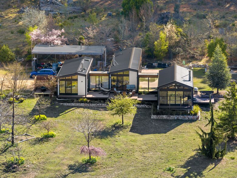 Picturesque Snowy Mountains Retreat - Yaouk, Australia