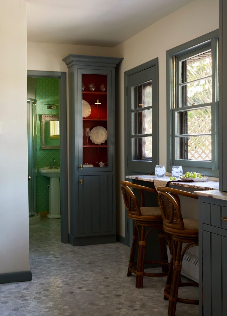 Interior Design Lovers Retreat Near the Ocean - Bellport, New York