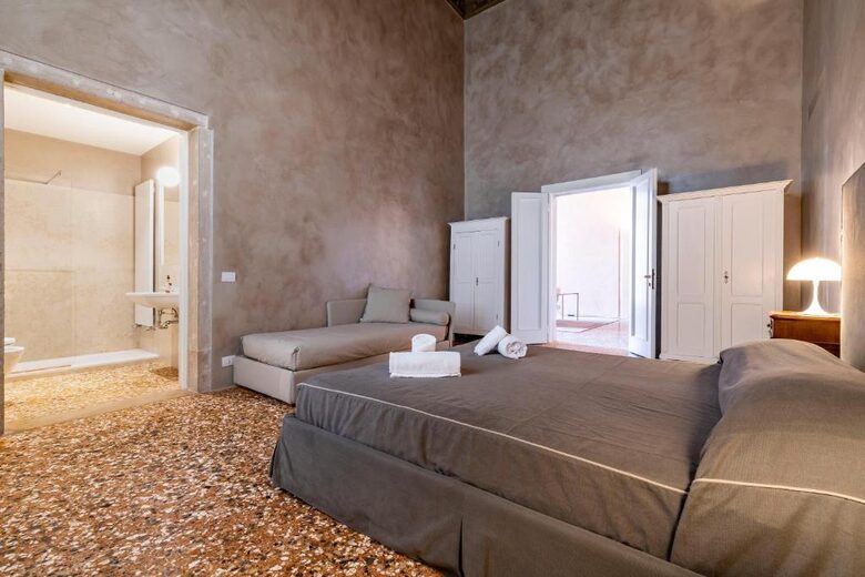 Timeless Venetian Retreat in a 15th century Palace - Venice, Italy