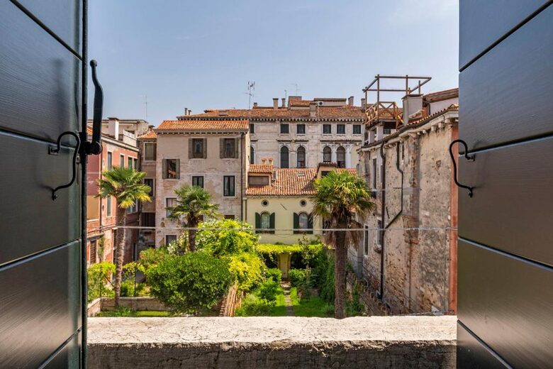 Timeless Venetian Retreat in a 15th century Palace - Venice, Italy