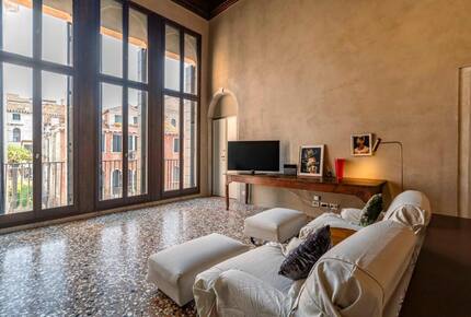 Timeless Venetian Retreat in a 15th century Palace - Venice, Italy