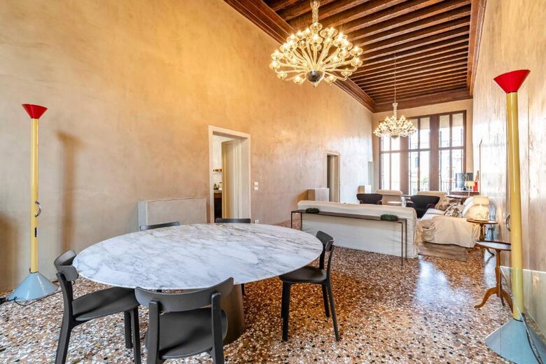 Timeless Venetian Retreat in a 15th century Palace - Venice, Italy