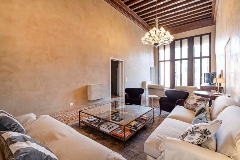 Timeless Venetian Retreat in a 15th century Palace - Venice, Italy