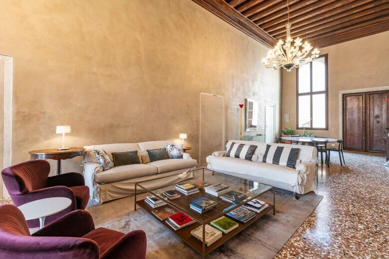 Timeless Venetian Retreat in a 15th century Palace - Venice, Italy