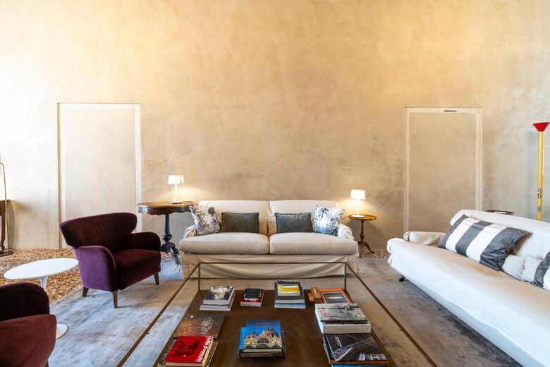 Timeless Venetian Retreat in a 15th century Palace - Venice, Italy